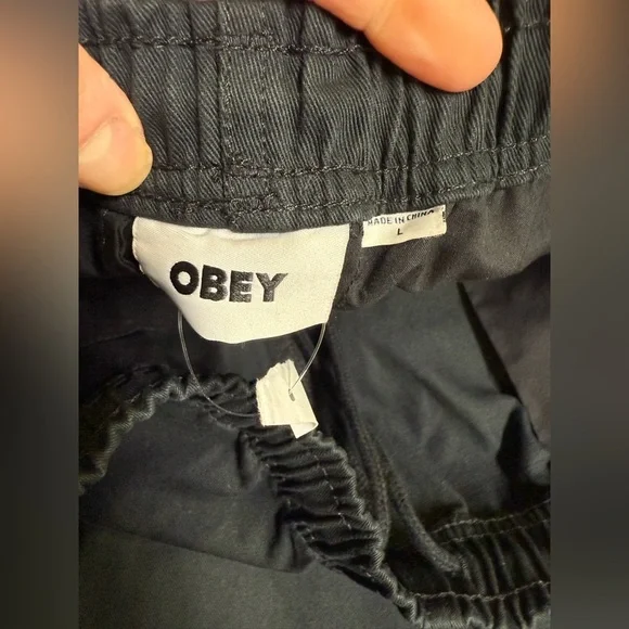 OBEY Men's Black elastic waist shorts size L - Picture 3 of 11